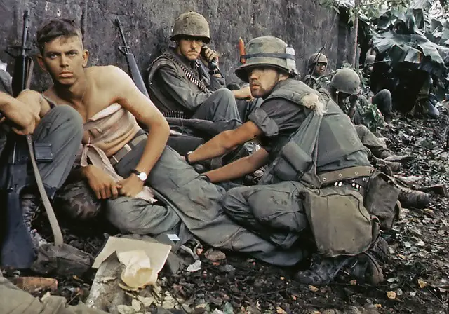 Vietnam-War-American-Soldiers-Injured-Being-Treated