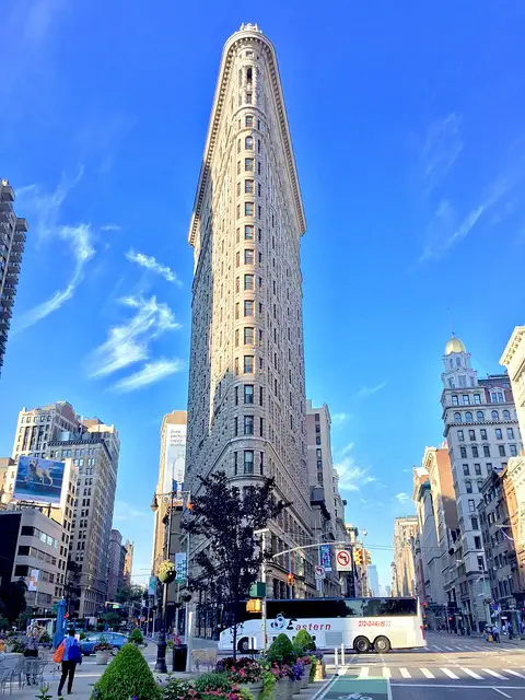 Flatiron-Building-New-York-Street-View