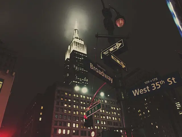 Empire-State-Building-Street-Night-View