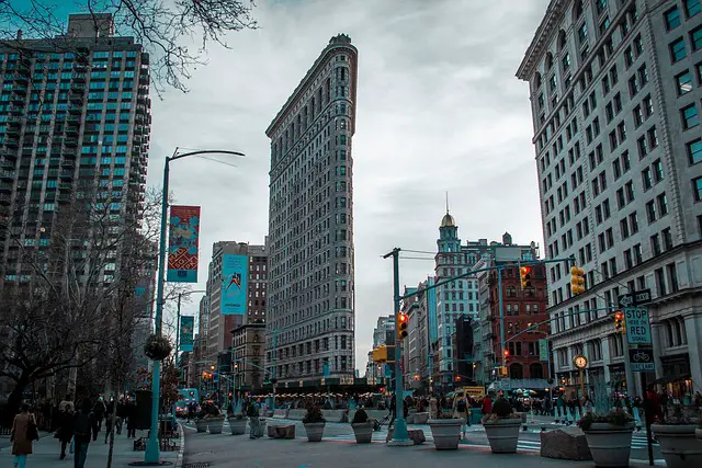 Flatiron-Building-New-York-Street-View